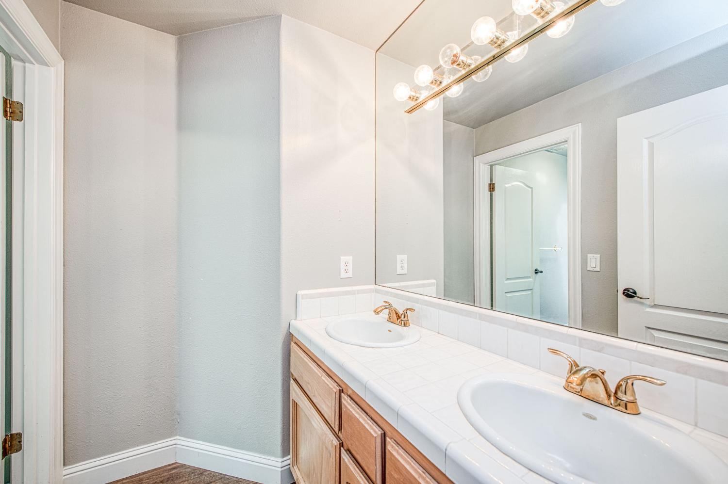 7351 N Antioch Ave, Fresno, CA 93722