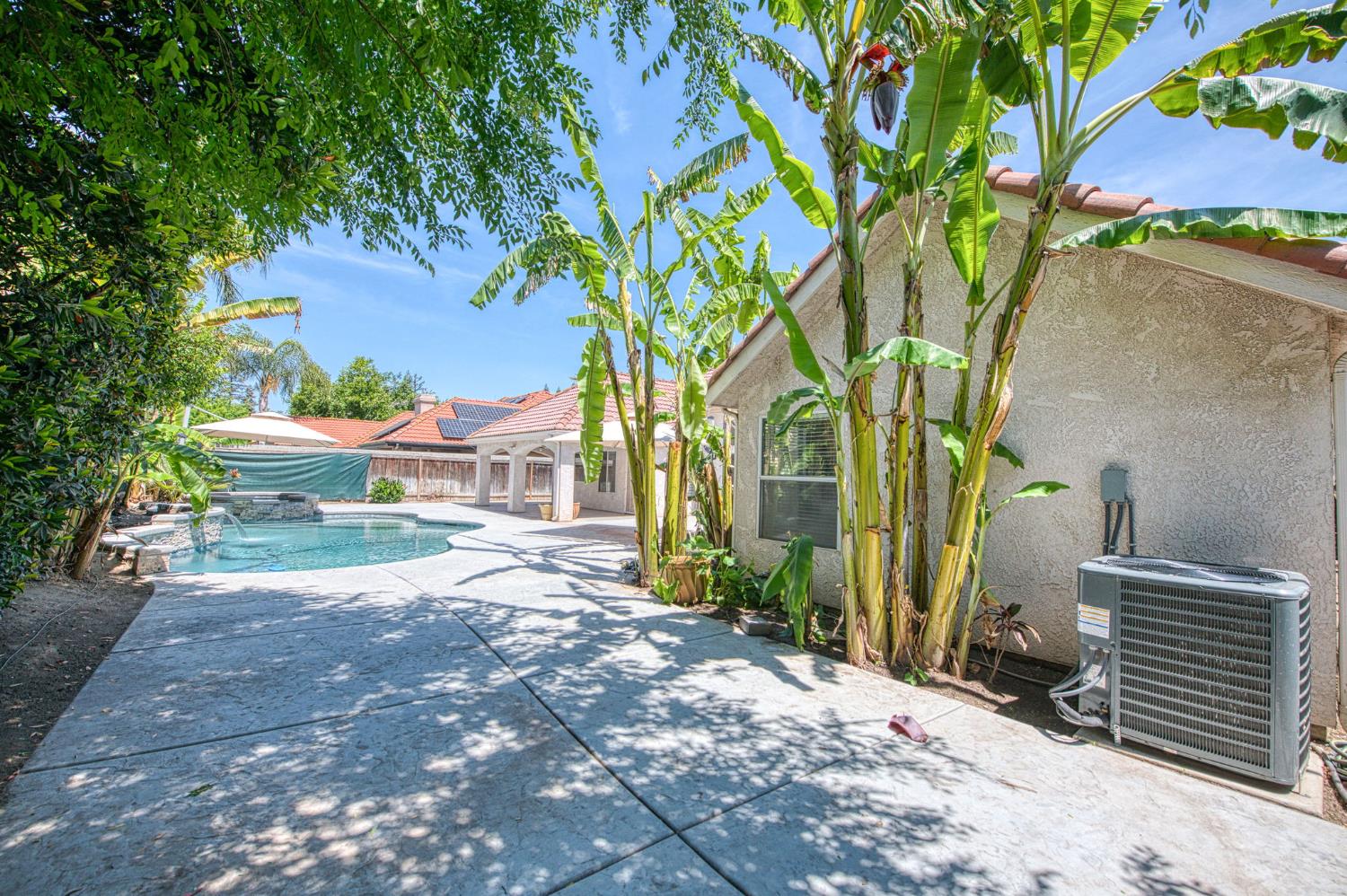 7351 N Antioch Ave, Fresno, CA 93722