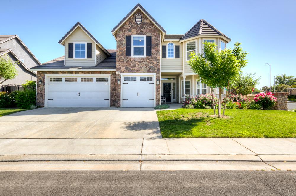 3118 Poe Ave, Clovis, CA 93619