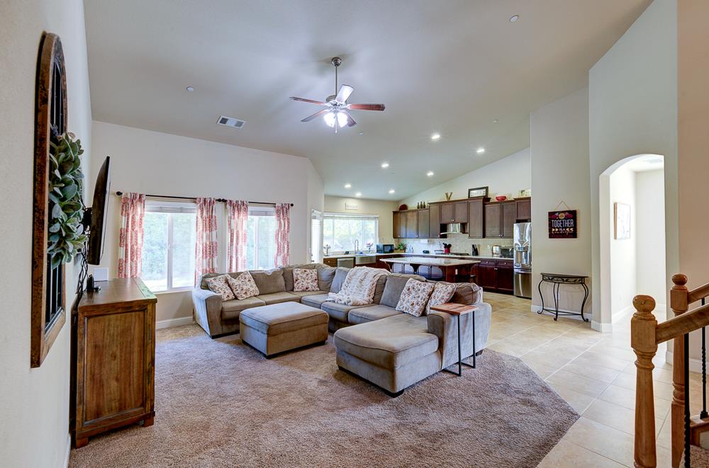 3118 Poe Ave, Clovis, CA 93619