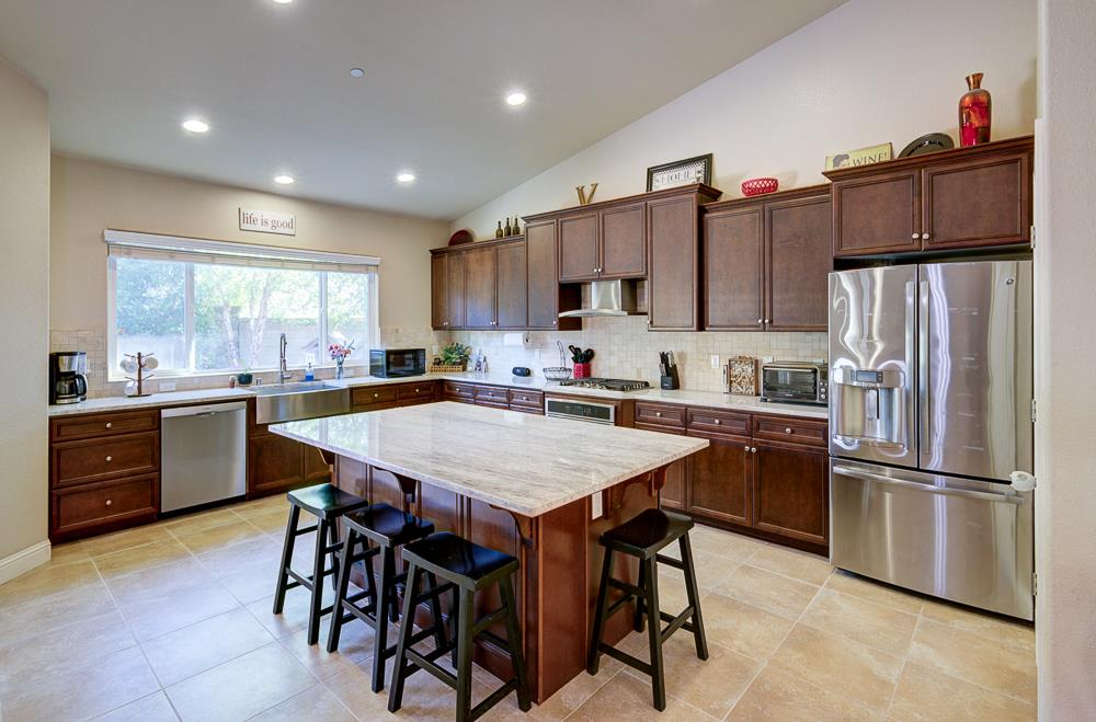 3118 Poe Ave, Clovis, CA 93619