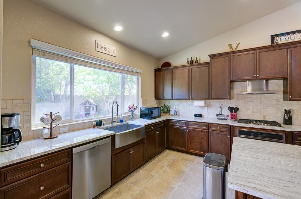 3118 Poe Ave, Clovis, CA 93619