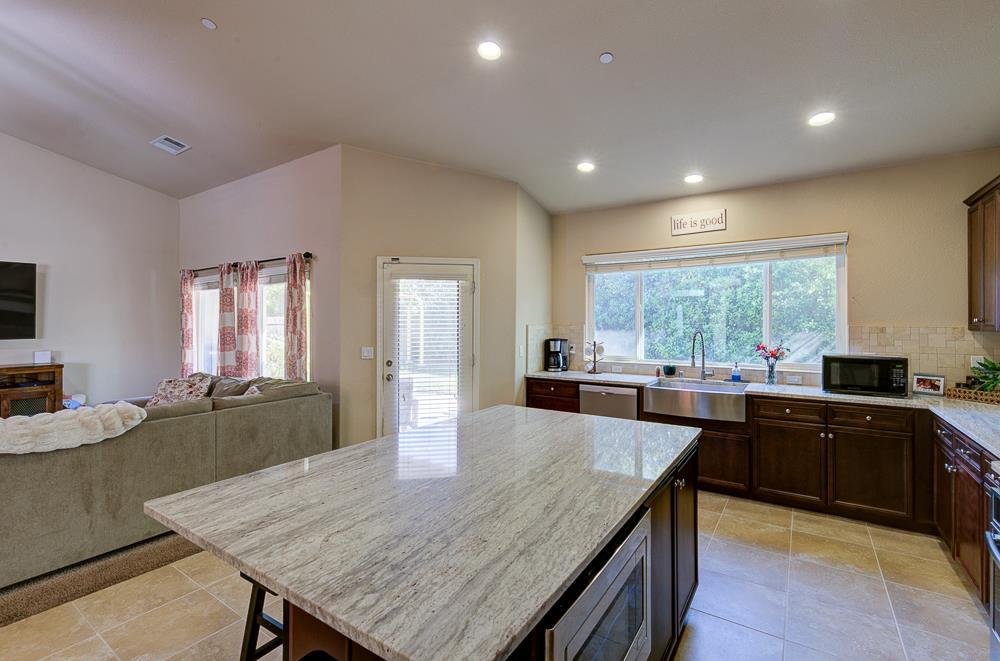 3118 Poe Ave, Clovis, CA 93619