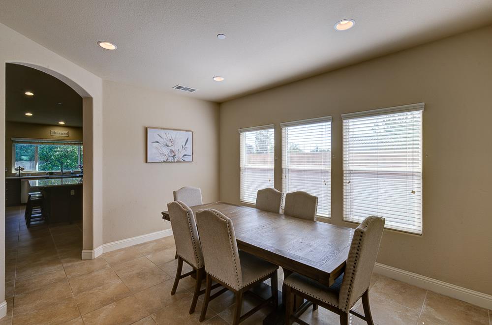 3118 Poe Ave, Clovis, CA 93619