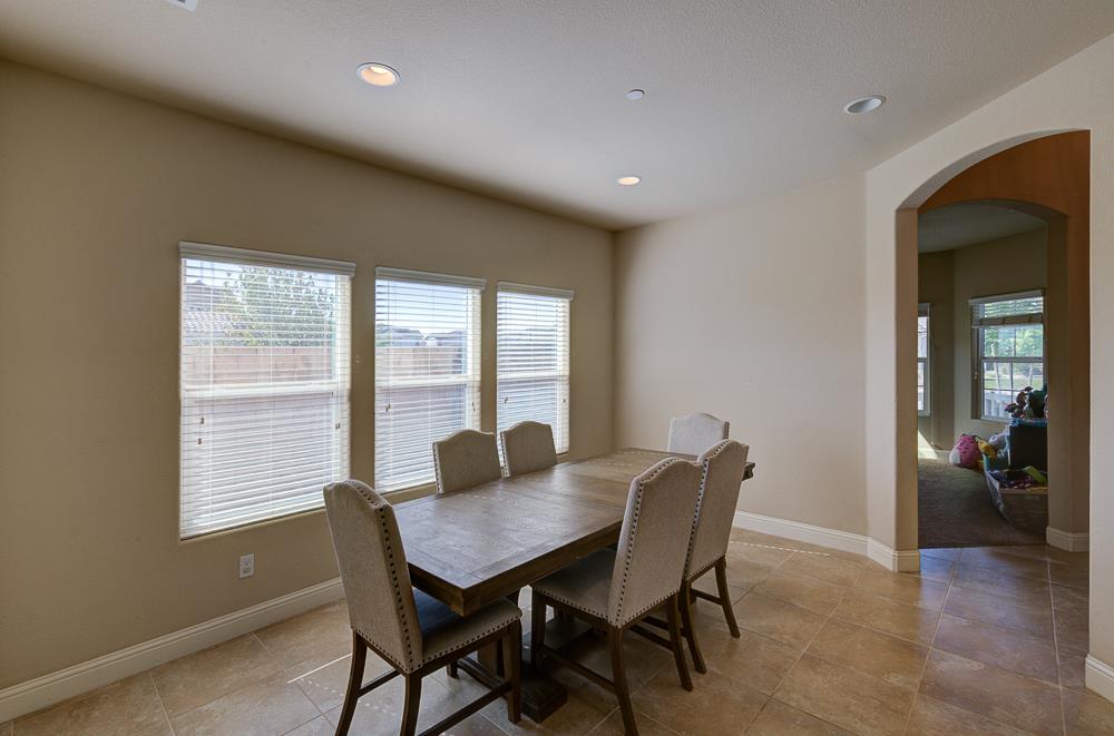 3118 Poe Ave, Clovis, CA 93619