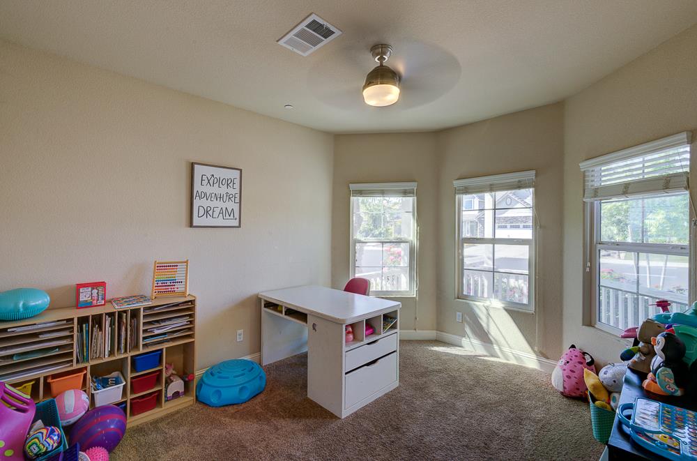 3118 Poe Ave, Clovis, CA 93619