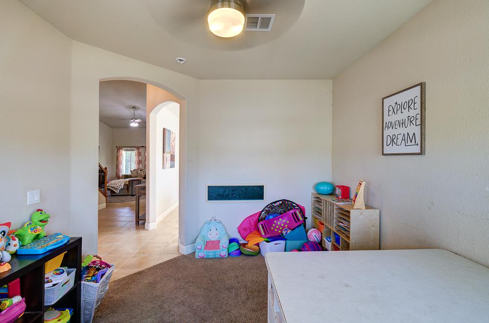 3118 Poe Ave, Clovis, CA 93619