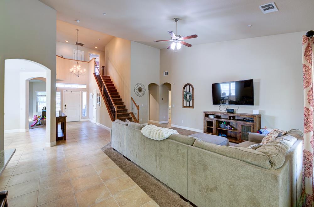 3118 Poe Ave, Clovis, CA 93619