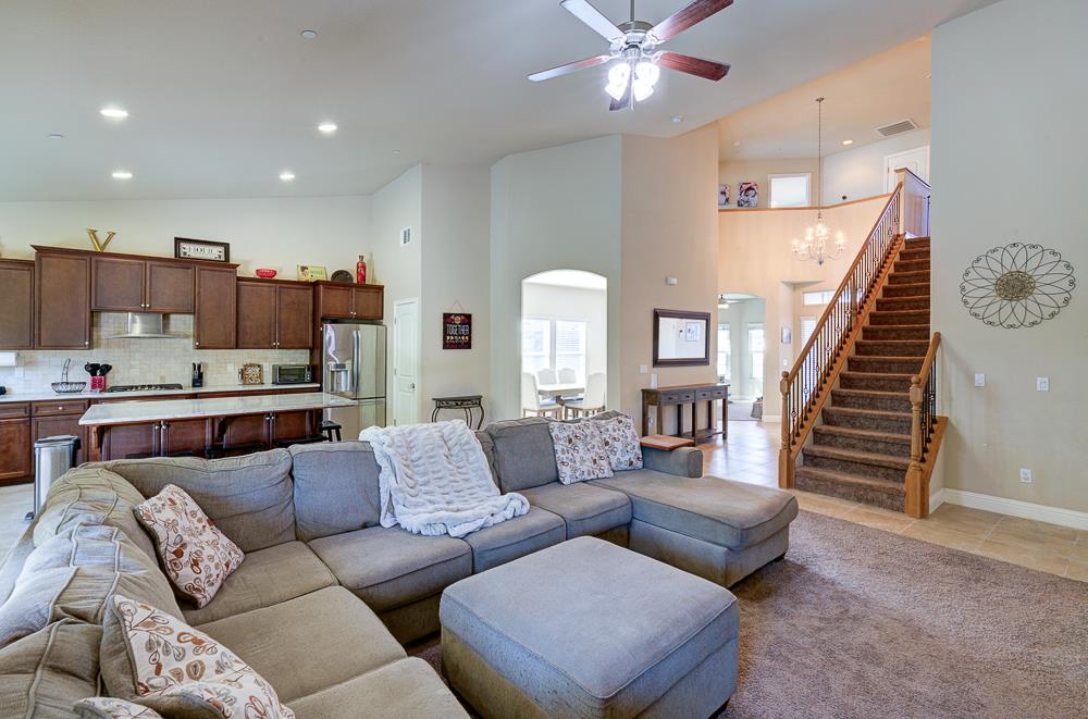 3118 Poe Ave, Clovis, CA 93619