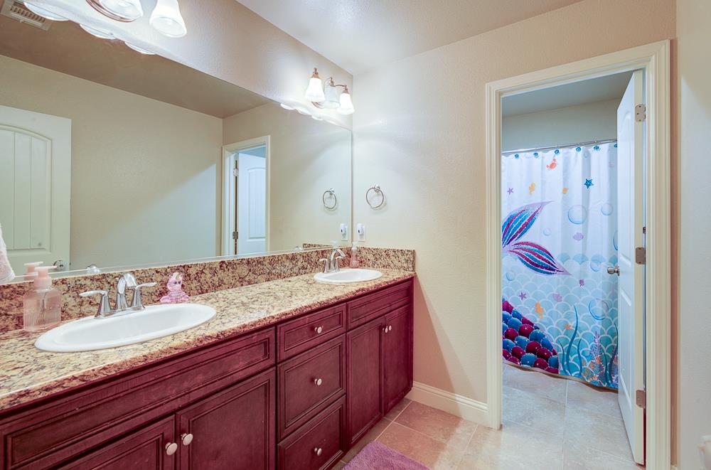 3118 Poe Ave, Clovis, CA 93619