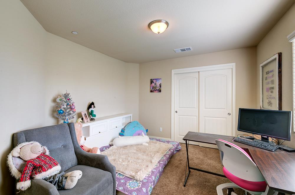 3118 Poe Ave, Clovis, CA 93619