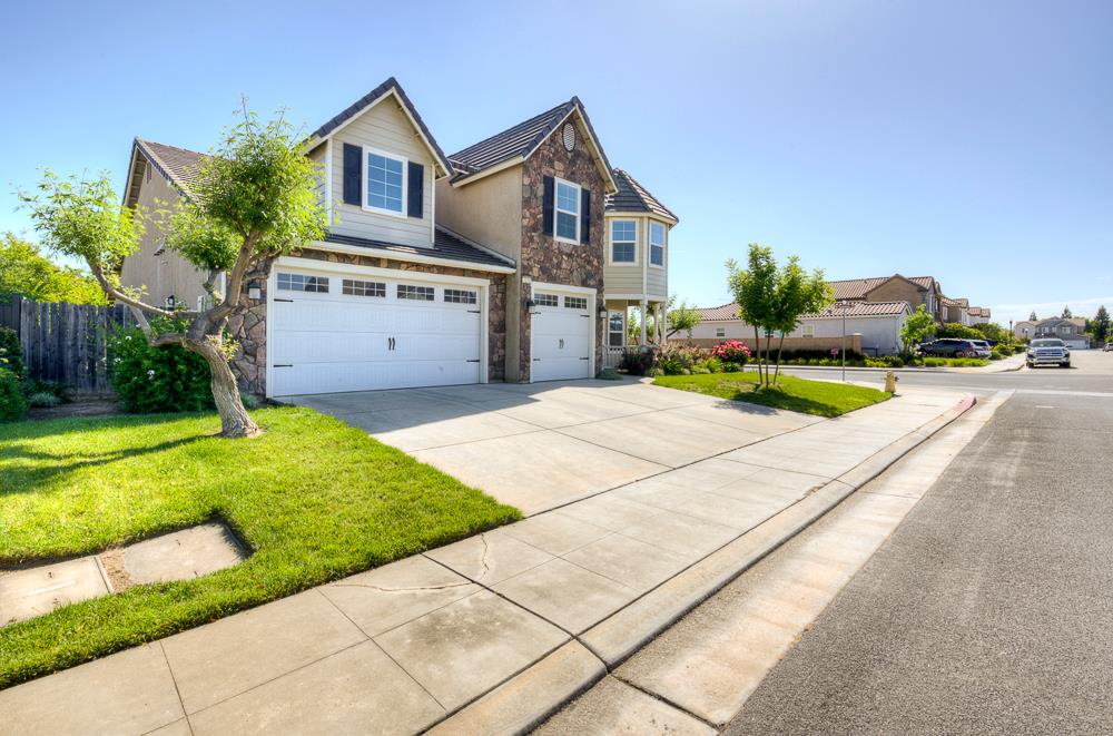 3118 Poe Ave, Clovis, CA 93619