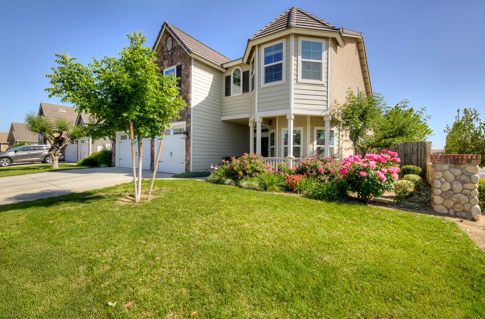 3118 Poe Ave, Clovis, CA 93619