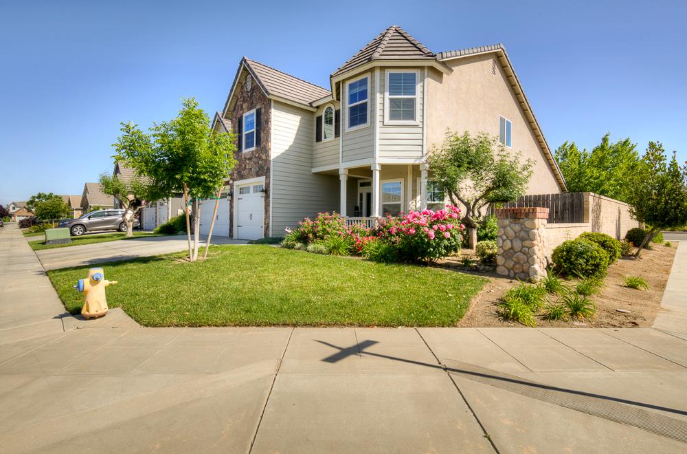 3118 Poe Ave, Clovis, CA 93619