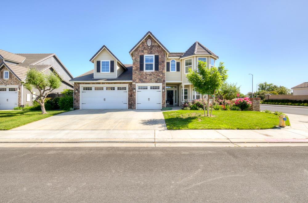 3118 Poe Ave, Clovis, CA 93619