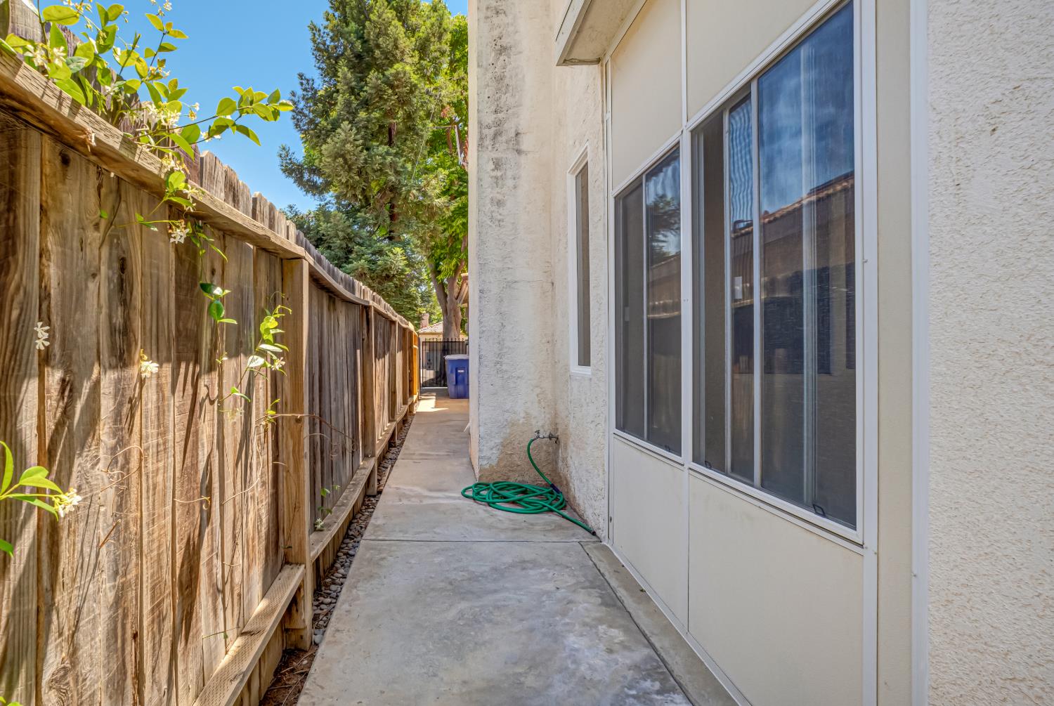 5918 W Chennault Ave, Fresno, CA 93722
