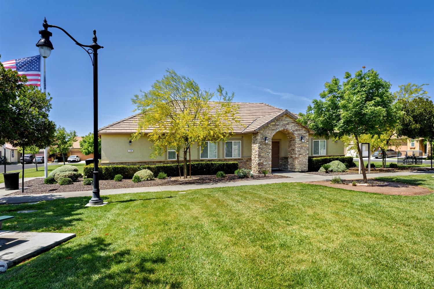 2444 Chardonnay Pl, Hanford, CA 93230