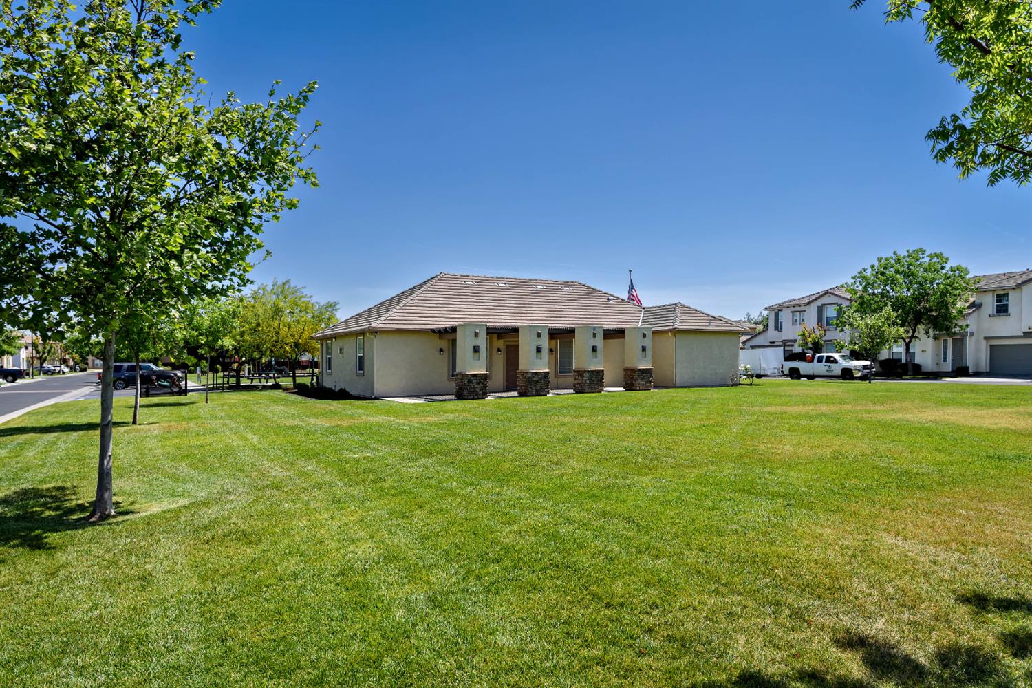 2444 Chardonnay Pl, Hanford, CA 93230