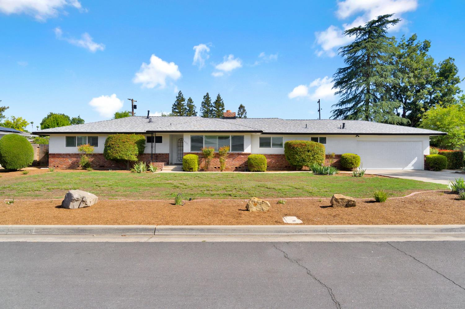 672 W Roberts Ave, Fresno, CA 93704