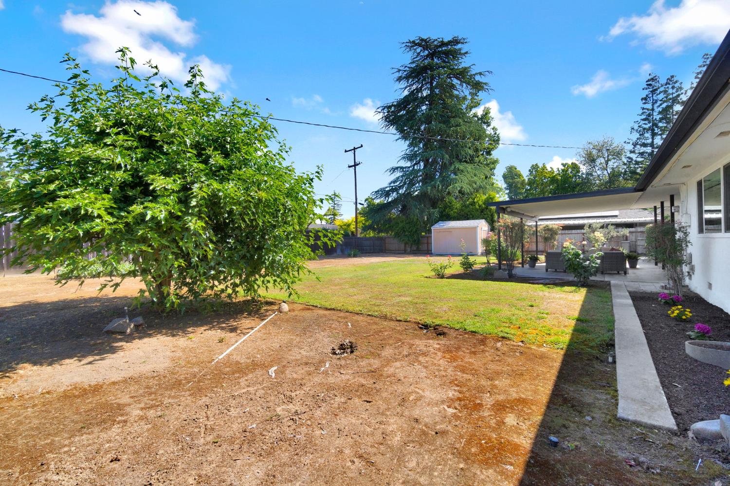 672 W Roberts Ave, Fresno, CA 93704