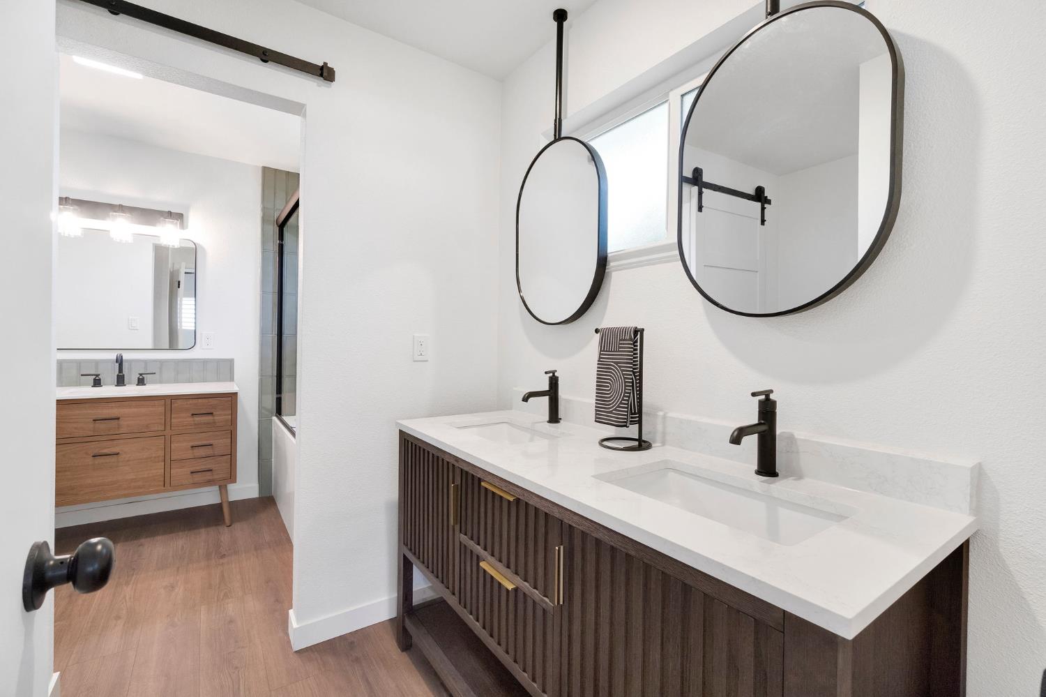 672 W Roberts Ave, Fresno, CA 93704