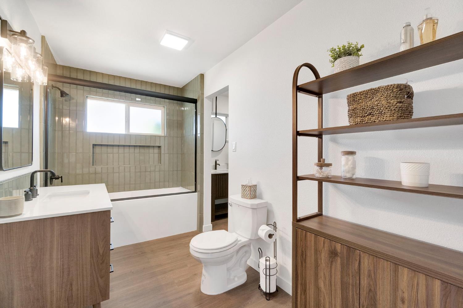 672 W Roberts Ave, Fresno, CA 93704