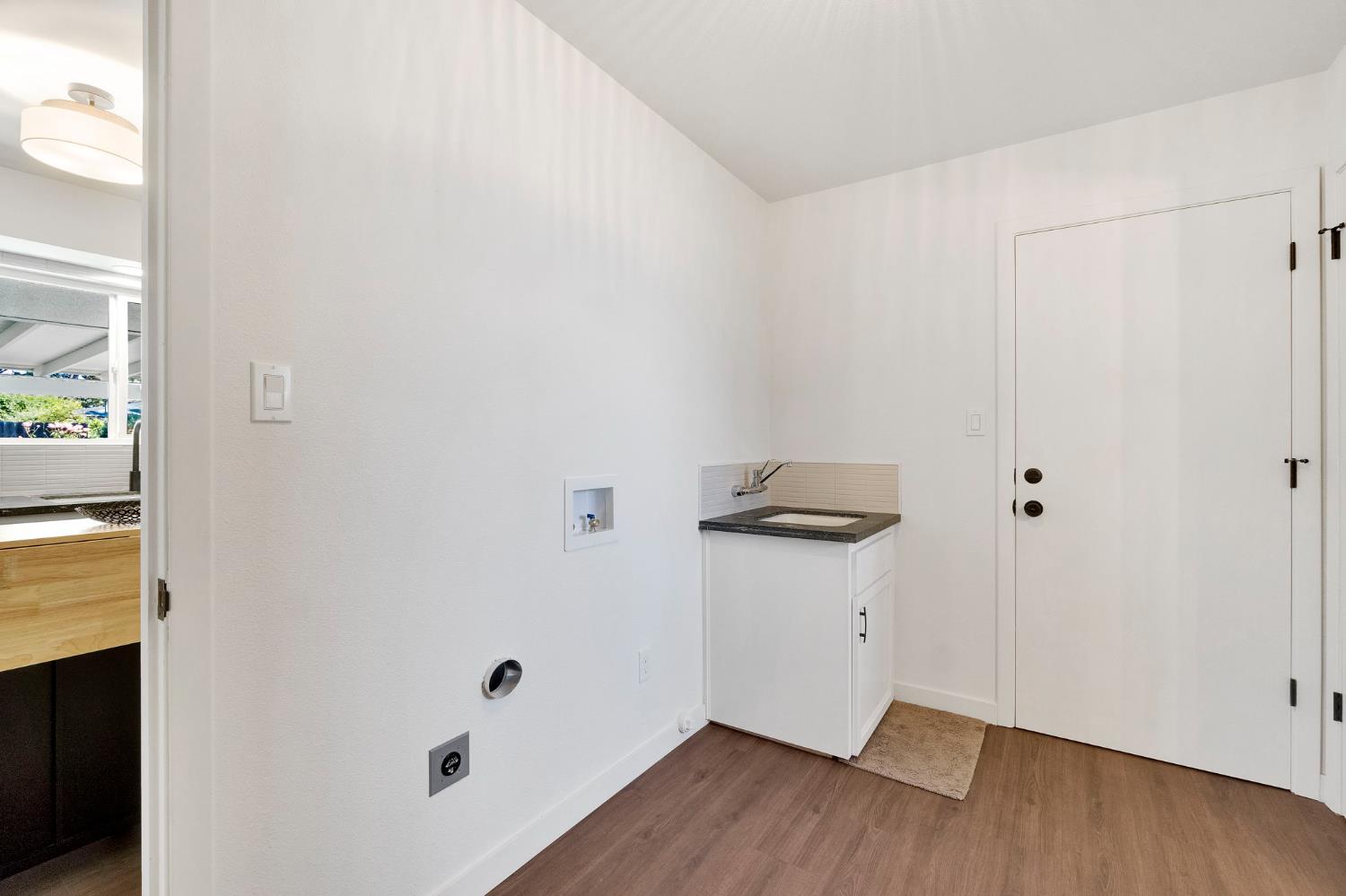 672 W Roberts Ave, Fresno, CA 93704