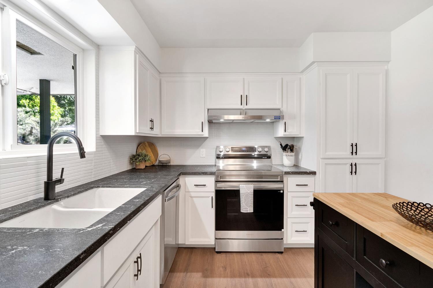 672 W Roberts Ave, Fresno, CA 93704