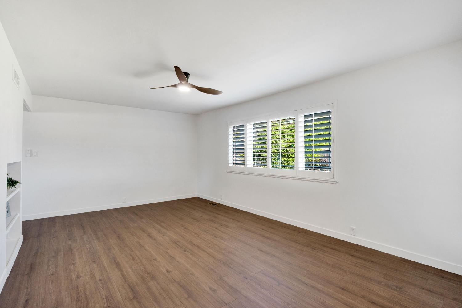 672 W Roberts Ave, Fresno, CA 93704