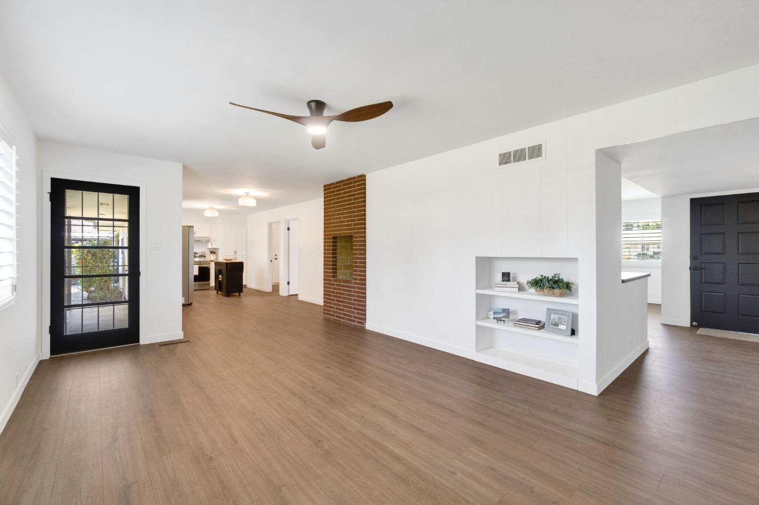 672 W Roberts Ave, Fresno, CA 93704