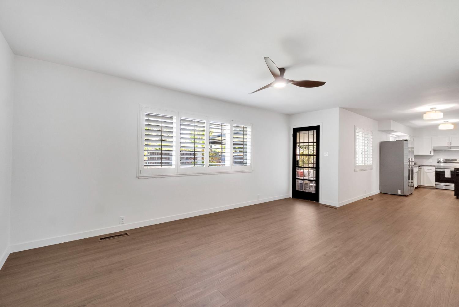 672 W Roberts Ave, Fresno, CA 93704