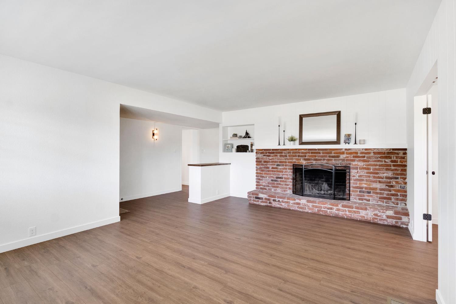 672 W Roberts Ave, Fresno, CA 93704