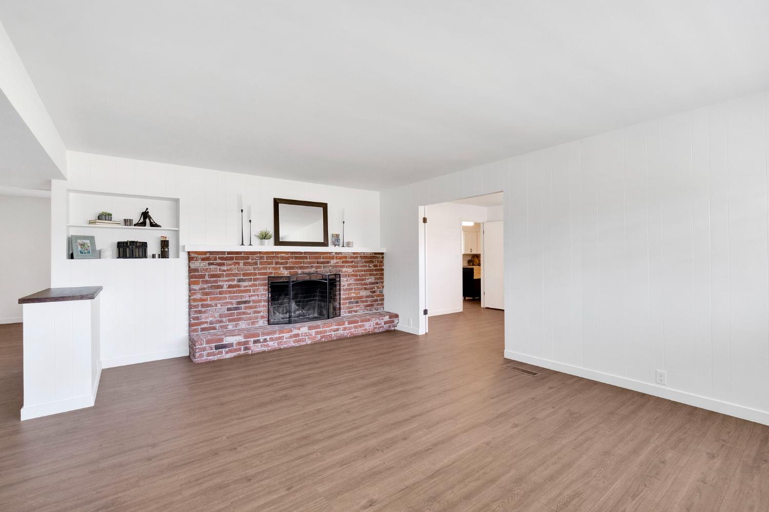 672 W Roberts Ave, Fresno, CA 93704