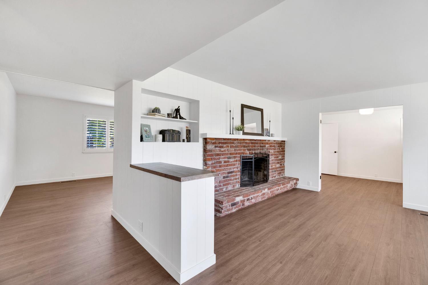 672 W Roberts Ave, Fresno, CA 93704