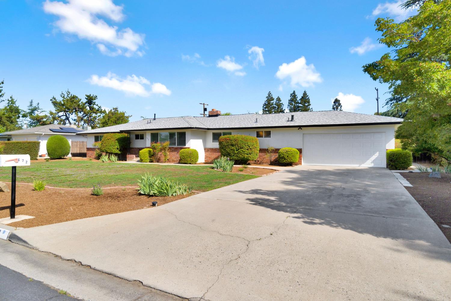 672 W Roberts Ave, Fresno, CA 93704