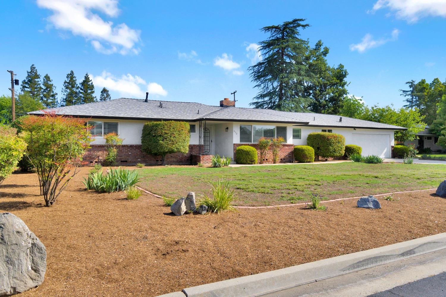 672 W Roberts Ave, Fresno, CA 93704