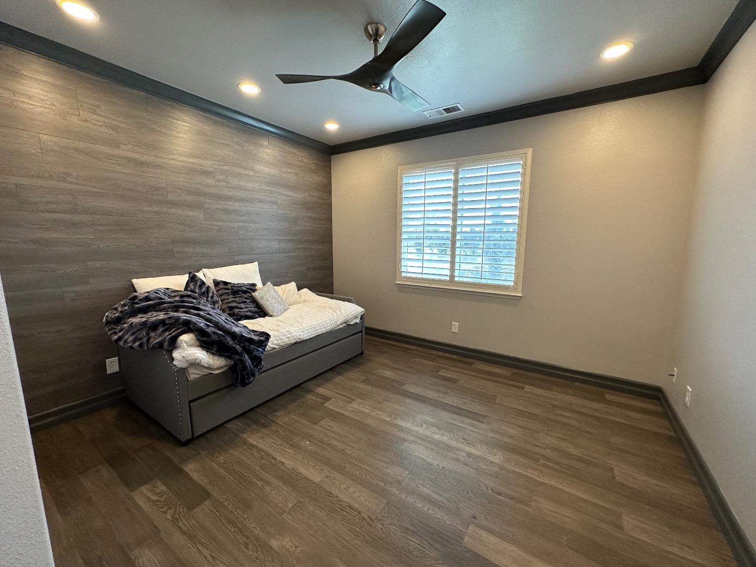 11027 N Stanford Ave, Clovis, CA 93619