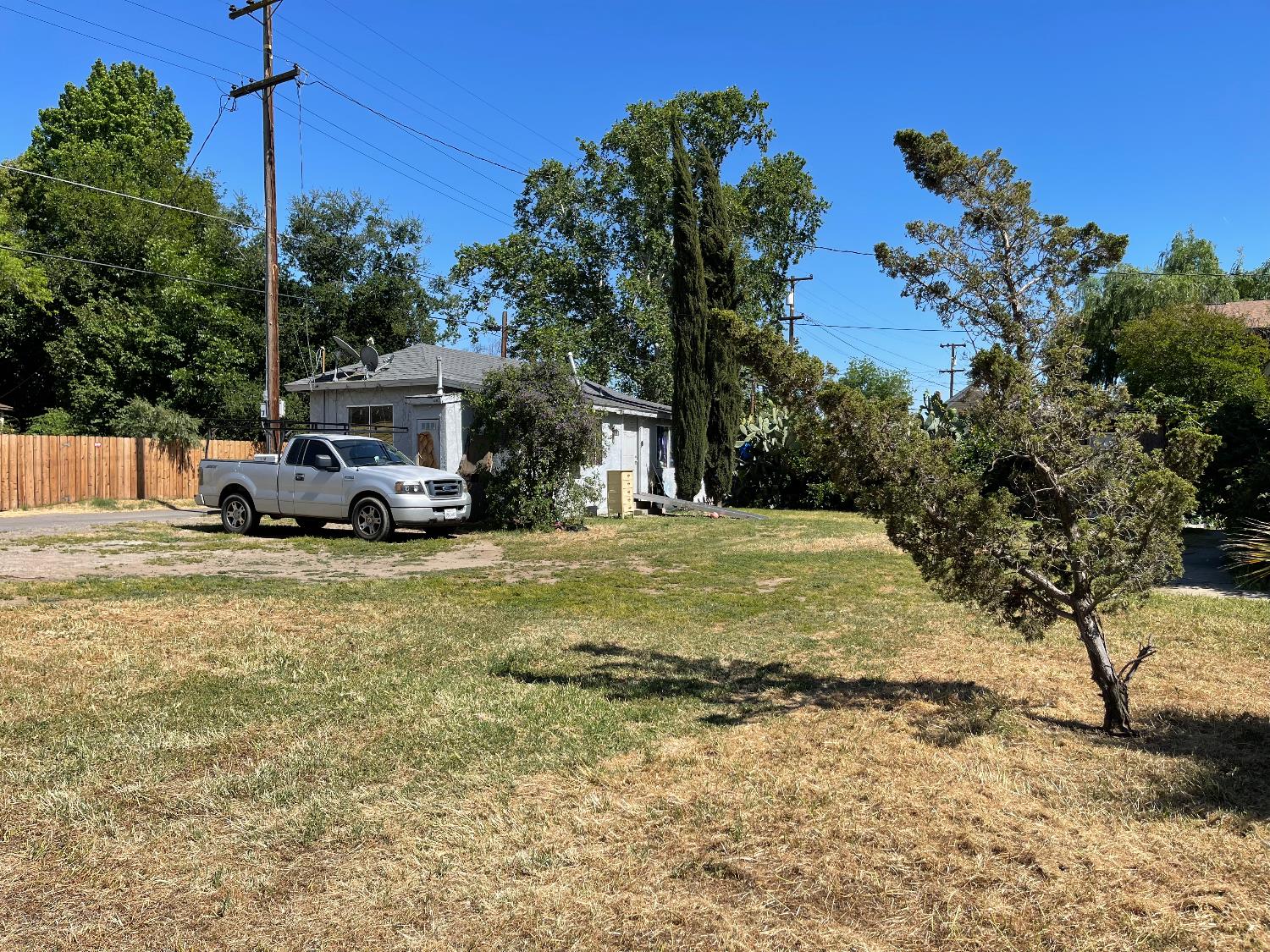 425 N D St, Madera, CA 93638