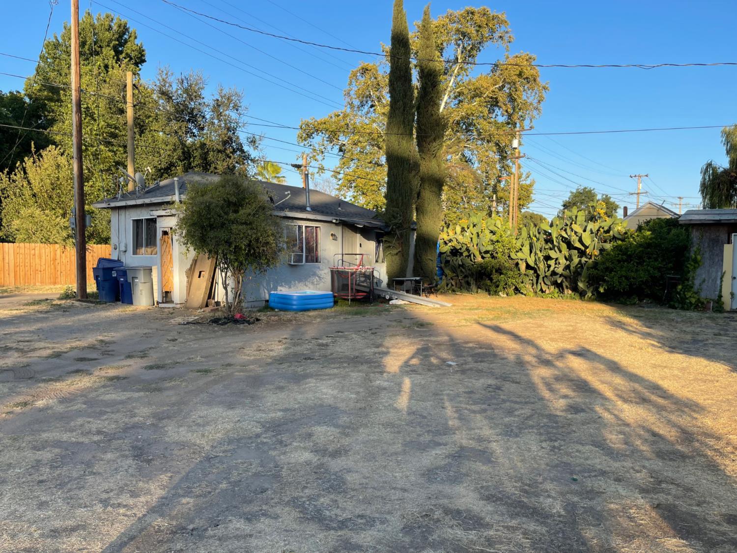 425 N D St, Madera, CA 93638