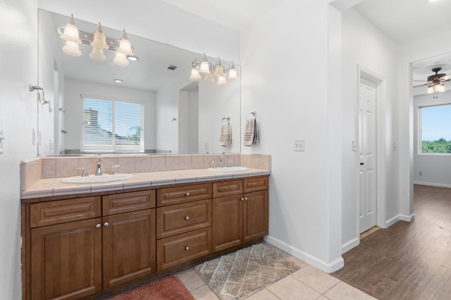 11092 Le Conte Pass Ct, Clovis, CA 93619