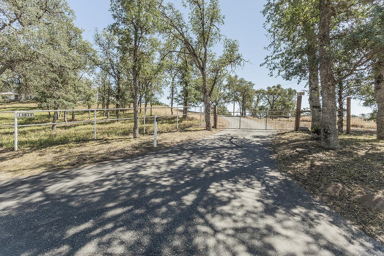 14815 Garlock Ln, Prather, CA 93651