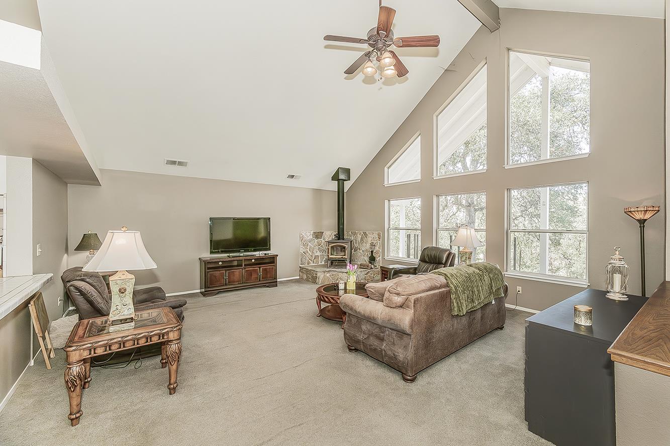 14815 Garlock Ln, Prather, CA 93651