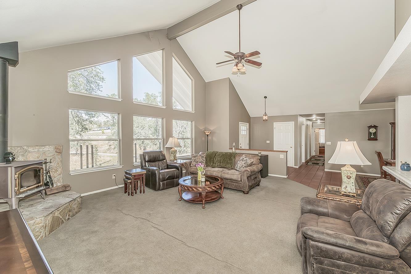 14815 Garlock Ln, Prather, CA 93651