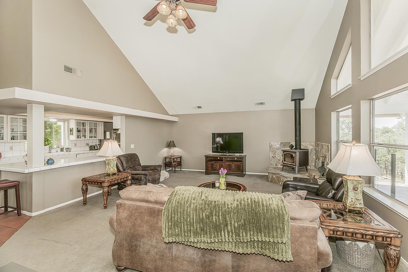 14815 Garlock Ln, Prather, CA 93651