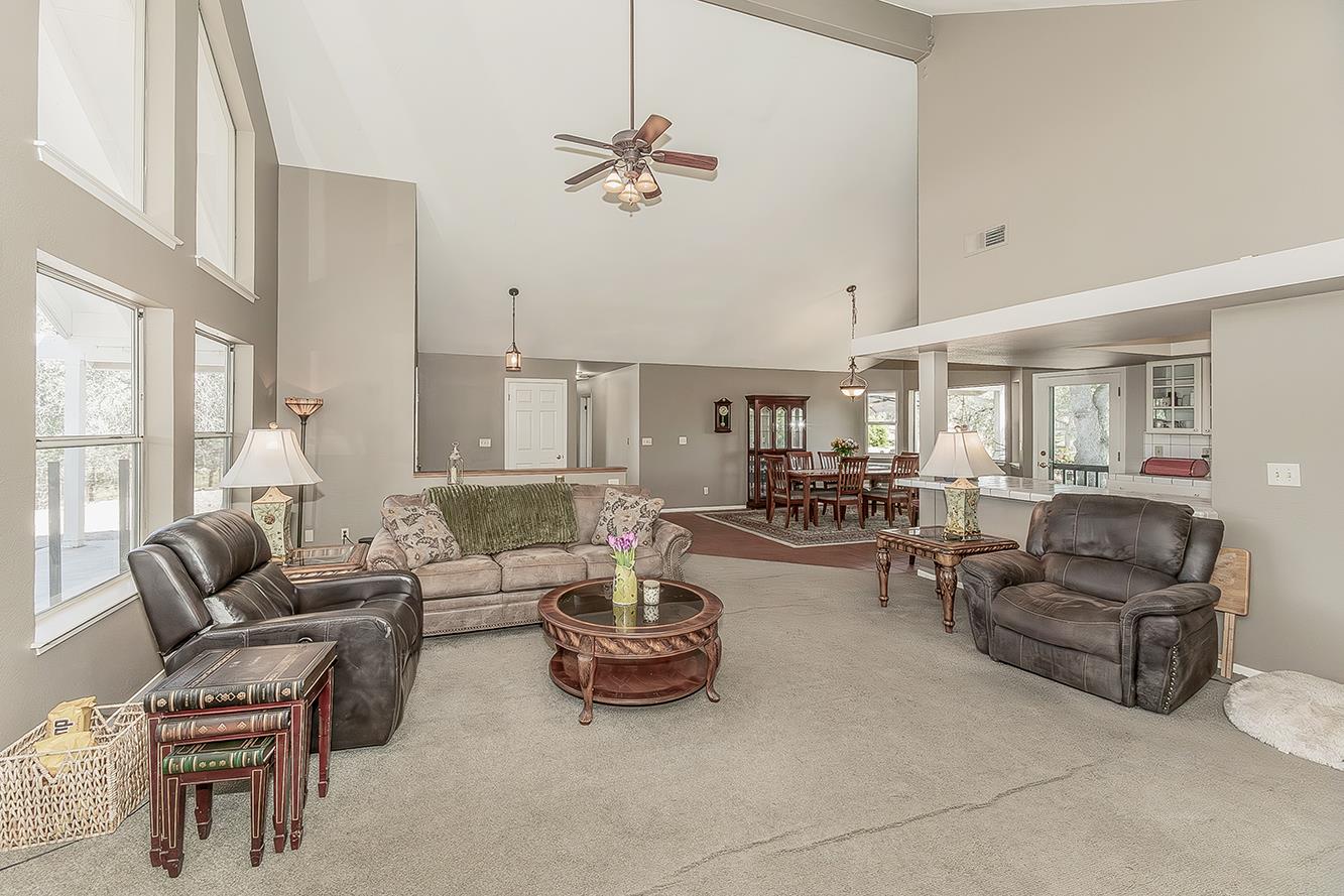 14815 Garlock Ln, Prather, CA 93651