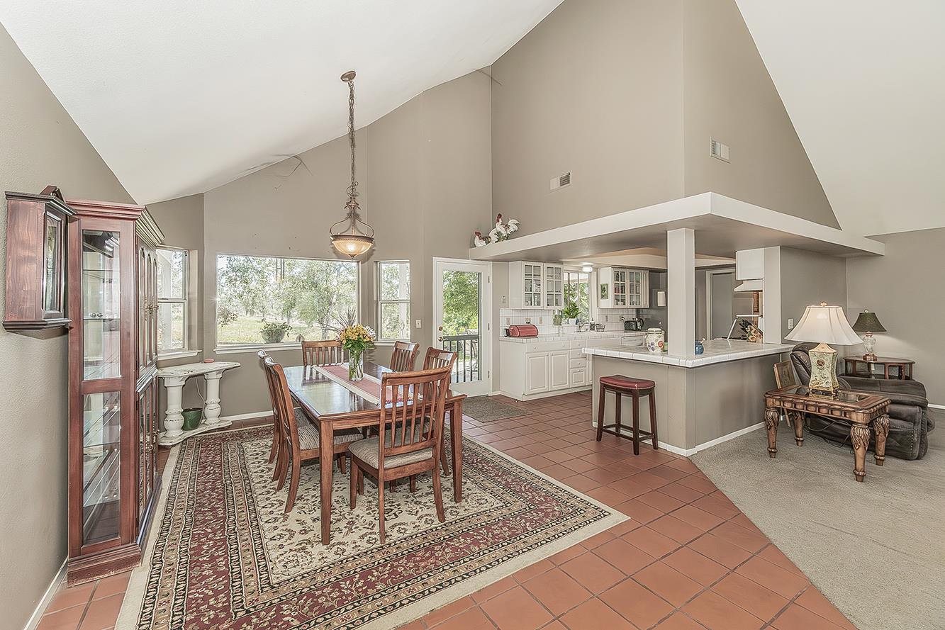 14815 Garlock Ln, Prather, CA 93651