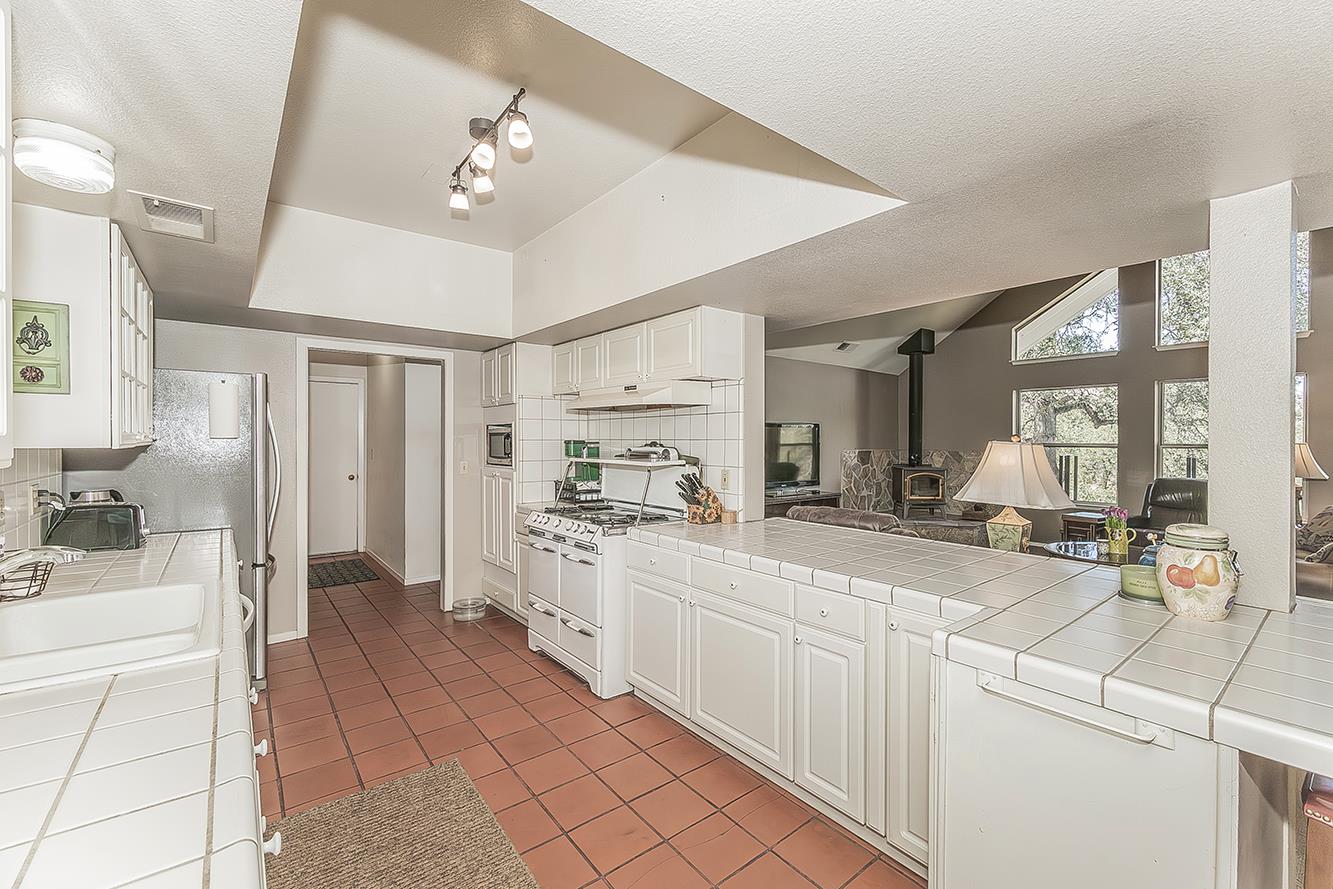 14815 Garlock Ln, Prather, CA 93651