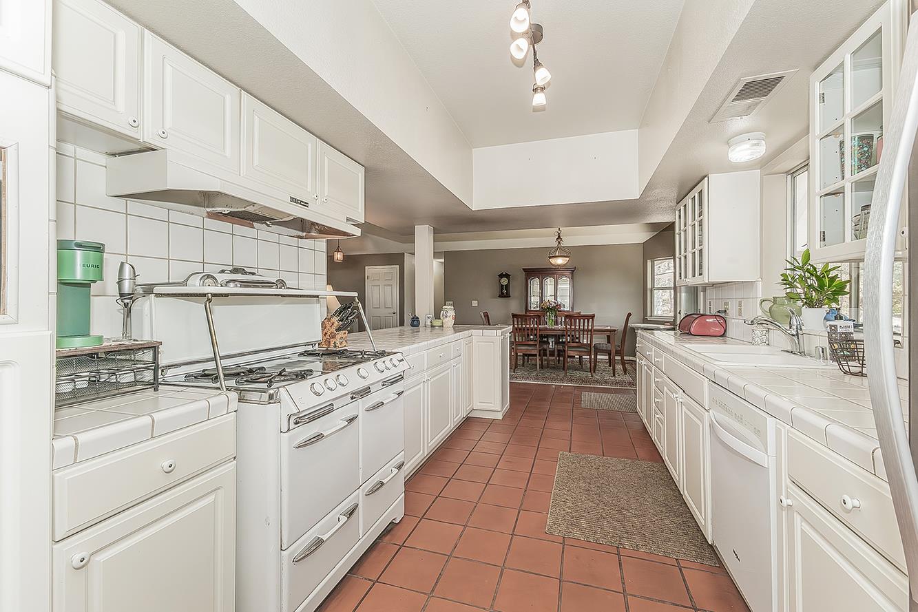 14815 Garlock Ln, Prather, CA 93651