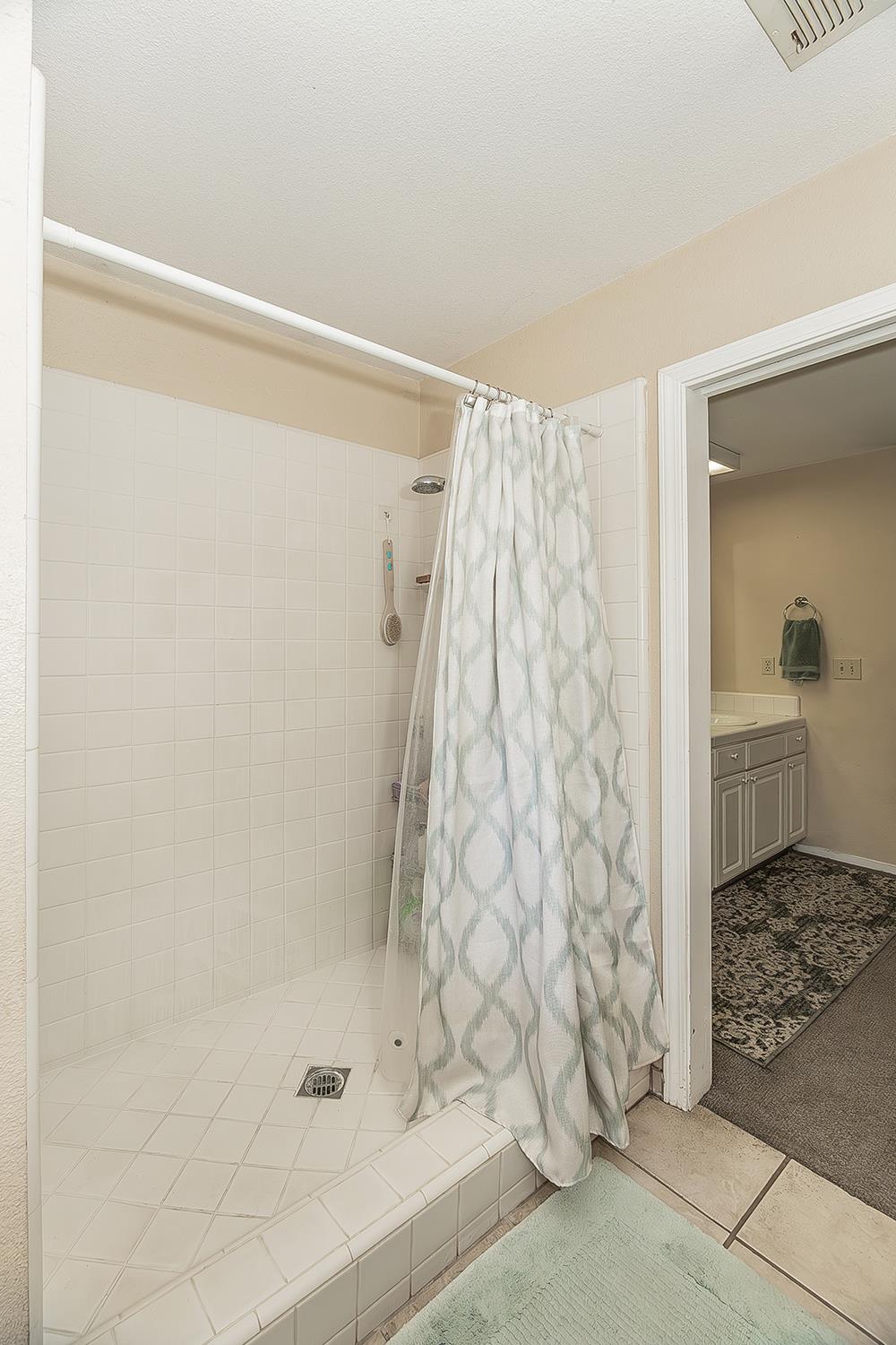 14815 Garlock Ln, Prather, CA 93651