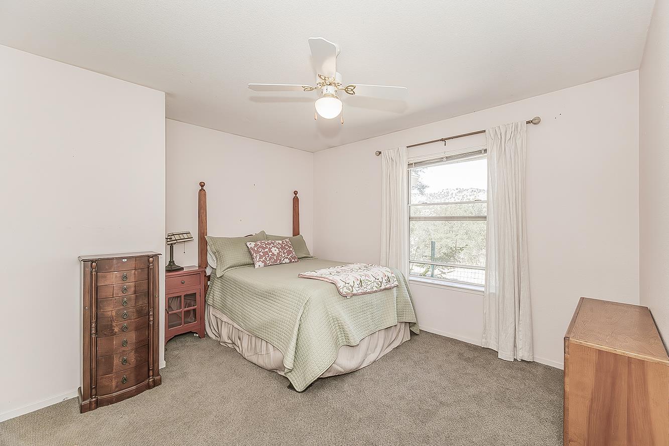 14815 Garlock Ln, Prather, CA 93651